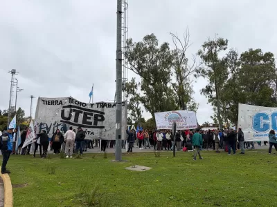 Caos en la Autopista La Plata - Buenos Aires por un corte de movimientos sociales