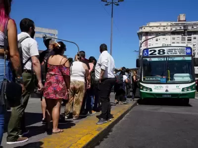 Transporte en crisis: el Gobierno se re&uacute;ne con empresarios de colectivos por subsidios y riesgo en el servicio
