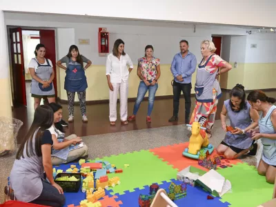 El Municipio entreg&oacute; materiales de plaza blanda en el Jard&iacute;n 908 y reforz&oacute; el programa de Primera Infancia