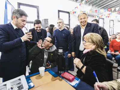 Kicillof y Cascallares inauguraron un Centro Integrador Comunitario y entregaron 1500 escrituras