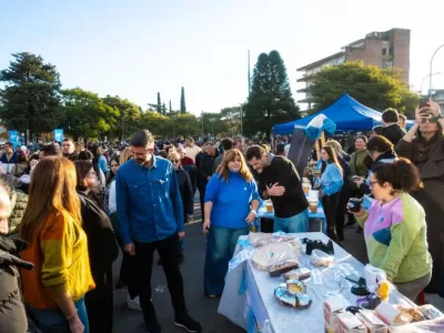 La ciudad celebr&oacute; el 25 de Mayo con actividades culturales, emprendedores y una multitudinaria participaci&oacute;n vecinal
