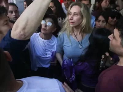 Karina Milei y Martín Menem recibieron abucheos en Corrientes durante el cierre de campaña libertario