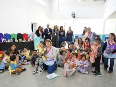 Alak encabez&oacute; una entrega de kits para fortalecer el aprendizaje integral desde la primera infancia