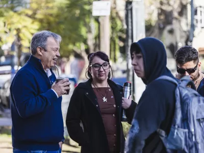 Con un emotivo homenaje, Brown conmemor&oacute; el 50 aniversario de la Noche de los L&aacute;pices