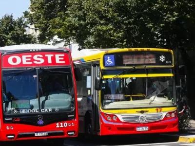 La Provincia oficializ&oacute; un aumento del 15% en los micros del AMBA y La Plata desde marzo