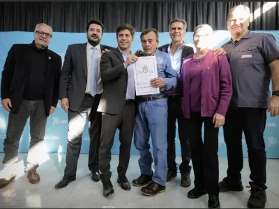Kicillof entregó una ambulancia y patrulleros para fortalecer la seguridad