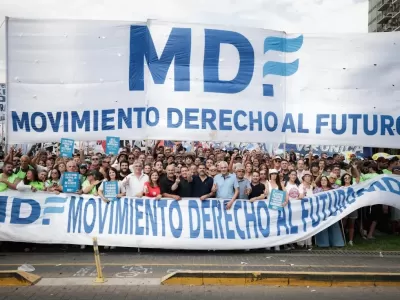 Kicillof particip&oacute; de la marcha en rechazo a la reforma laboral