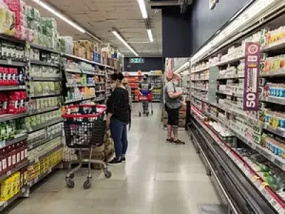 Las ventas en supermercados cayeron 2,1% interanual en julio
