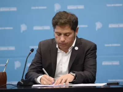 Kicillof eval&uacute;a competir por la presidencia del PJ y reuni&oacute; a intendentes en medio de la interna peronista