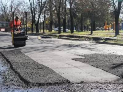Avanzan las obras de bacheo y reparaci&oacute;n de calles en distintos barrios