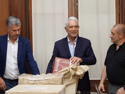 La Municipalidad encara la puesta en valor de 180 mil luminarias y m&aacute;s de 400 sem&aacute;foros en la ciudad