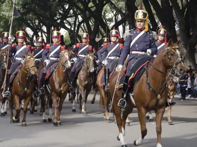 17 de Agosto: c&oacute;mo ser&aacute; el acto oficial en la ciudad con la visita de los Granaderos a Caballo