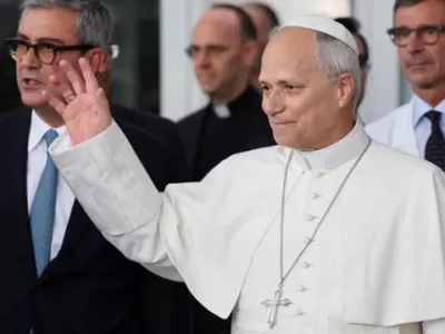 El papa Le&oacute;n XIV suspendi&oacute; su viaje a As&iacute;s por recomendaci&oacute;n m&eacute;dica tras una operaci&oacute;n pulmonar