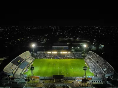 El Estadio Centenario renov&oacute; su iluminaci&oacute;n con tecnolog&iacute;a LED tras una inversi&oacute;n hist&oacute;rica de $500 millones