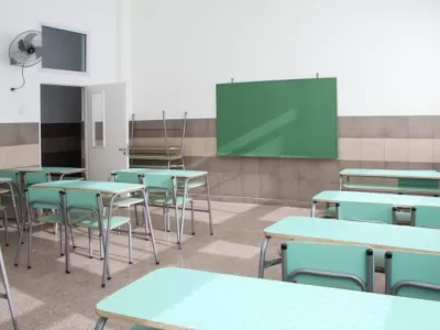 Magdalena Sierra visit&oacute; la Escuela Secundaria N&ordm; 6 de Pi&ntilde;eiro tras la finalizaci&oacute;n de una nueva etapa de obras