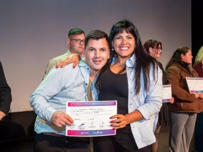175 estudiantes recibieron sus diplomas tras finalizar el secundario a trav&eacute;s del Programa FinEs