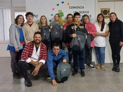 Puerto Ciudad Inclusiva:  entreg&oacute; 40 mochilas escolares a la Escuela Especial N&ordm; 503