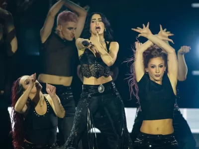 Lali cerr&oacute; su primer show en River con un emotivo homenaje al Indio Solari