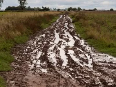 Caminos rurales intransitables complican la cosecha y profundizan la crisis productiva en el sudoeste bonaerense