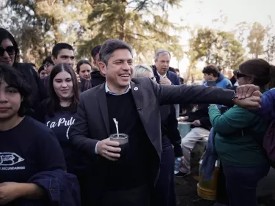Kicillof encaró la última semana de campaña con fuertes críticas a Milei y recorridas en el conurbano