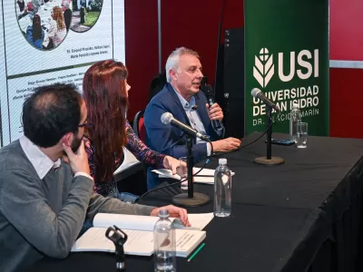Julio Zamora particip&oacute; en la Feria del Libro de la presentaci&oacute;n de una publicaci&oacute;n sobre Estado y pol&iacute;ticas p&uacute;blicas