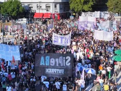 8M: "Marea verde y violeta" del Congreso a Casa Rosada