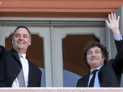 Milei respalda a Adorni en medio de denuncias y le encomienda una agenda clave de gesti&oacute;n