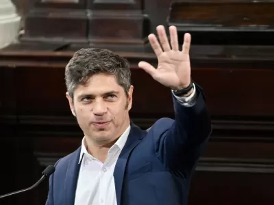 Crece el &ldquo;operativo clamor&rdquo; por Axel Kicillof y se reordena el peronismo bonaerense