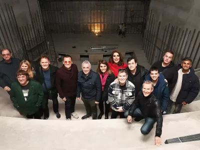 Julio Zamora recorri&oacute; las obras del futuro Teatro Municipal de Don Torcuato, que ya transita su etapa final