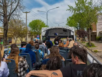 Presentan el primer bus tur&iacute;stico con recorridos por la ciudad y la Laguna de G&oacute;mez