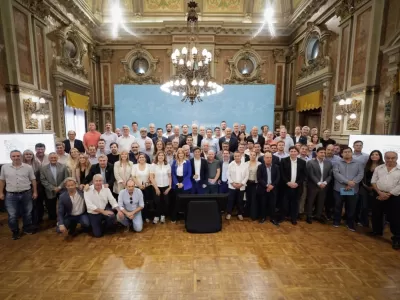 Kicillof anunci&oacute; asistencia financiera a municipios y apunt&oacute; contra el ajuste nacional
