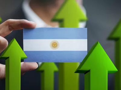 La suba del petr&oacute;leo empuja al riesgo pa&iacute;s hasta casi los 430 puntos