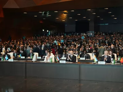 Mayra Mendoza participa en Azerbaiy&aacute;n del Foro Urbano Mundial de ONU-Habitat