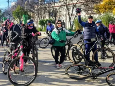 M&aacute;s de 60 personas participaron de una bicicleteada solidaria para ayudar a chicos del Hospital Esteves