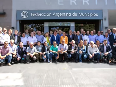 Intendentes marchan al Ministerio de Econom&iacute;a en reclamo por la ca&iacute;da de fondos y la obra p&uacute;blica