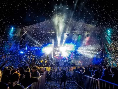 Una multitud disfrut&oacute; de los festejos por la Primavera y el D&iacute;a del Estudiante en el Parque Borchex