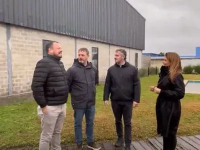 Achával recorrió las obras de ampliación del Club Municipal Peruzzotti