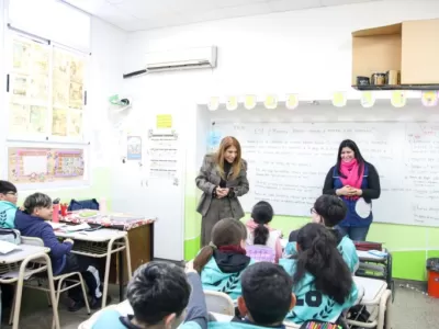 Magdalena Sierra recorri&oacute; las obras realizadas en la Primaria 36